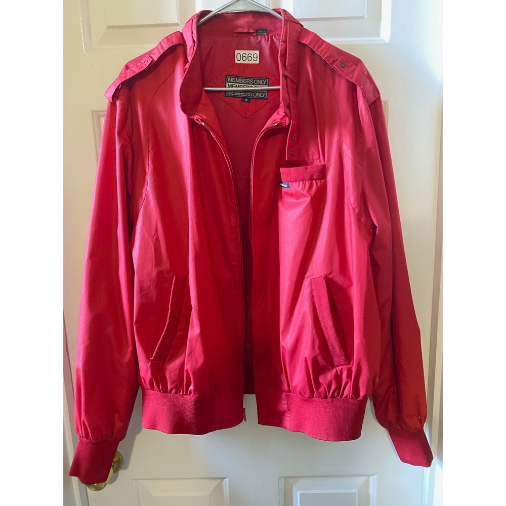 Members Only Red Iconic Racer Jacket Vintage Size 1X Shoulder Epaulettes Zip